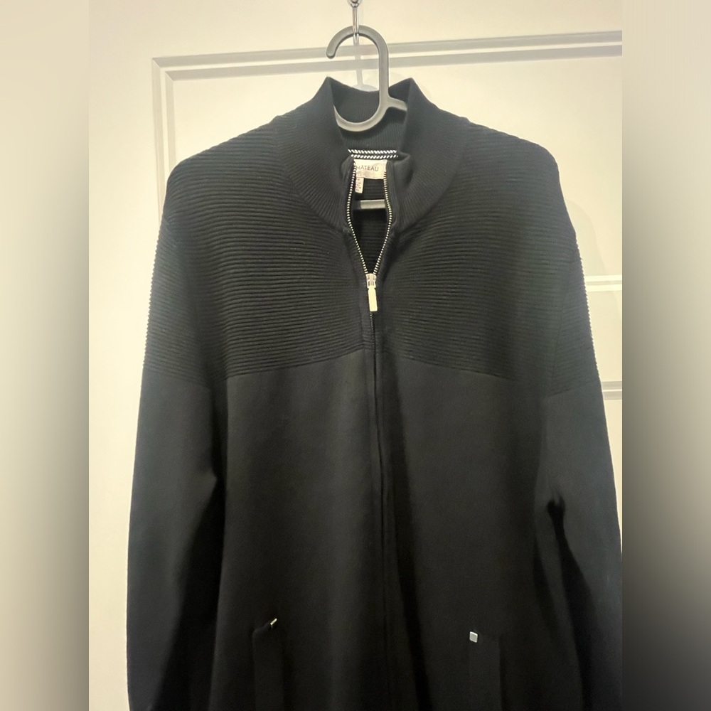 Le chateau men’s sweater